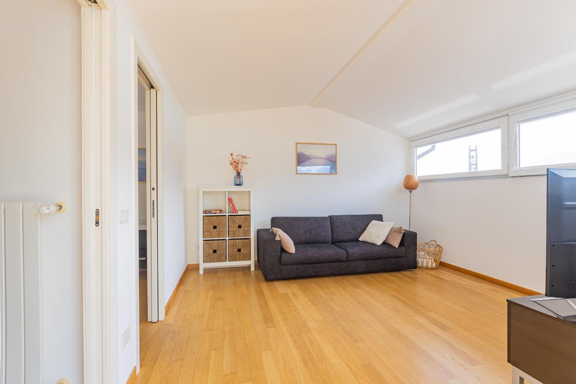 Casa Madlen - Bright Attic With Marvelous View Appartement Campione dʼItalia Buitenkant foto